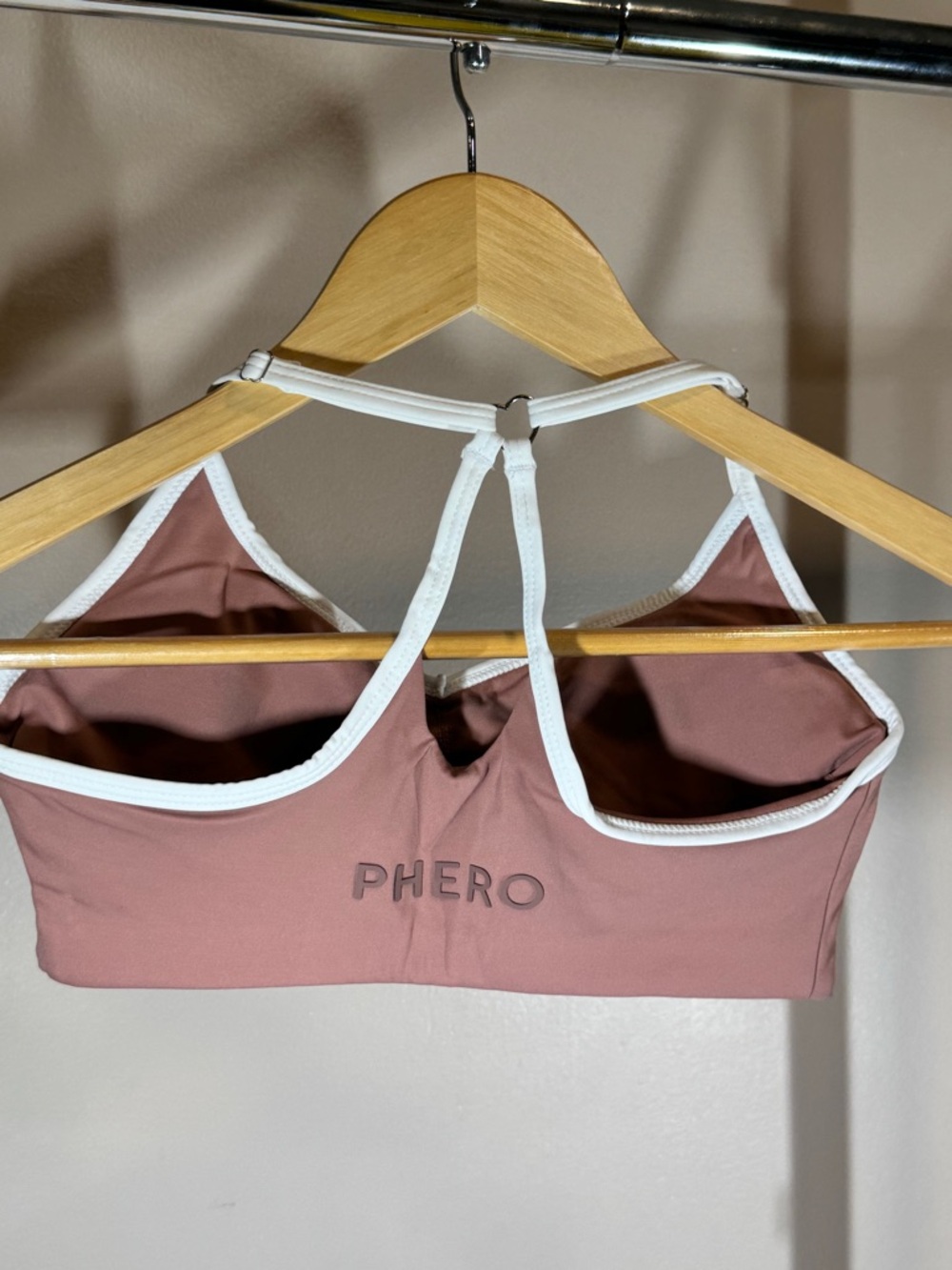 Dusty Rose V-Neck Contrast Trim Sports Bra - Picture 2 of 6